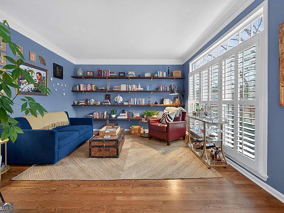 5th image of 555 White Ridge Trce