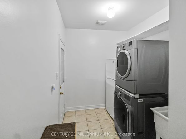 28 Powell Dr, Brampton, ON L6R 0L1