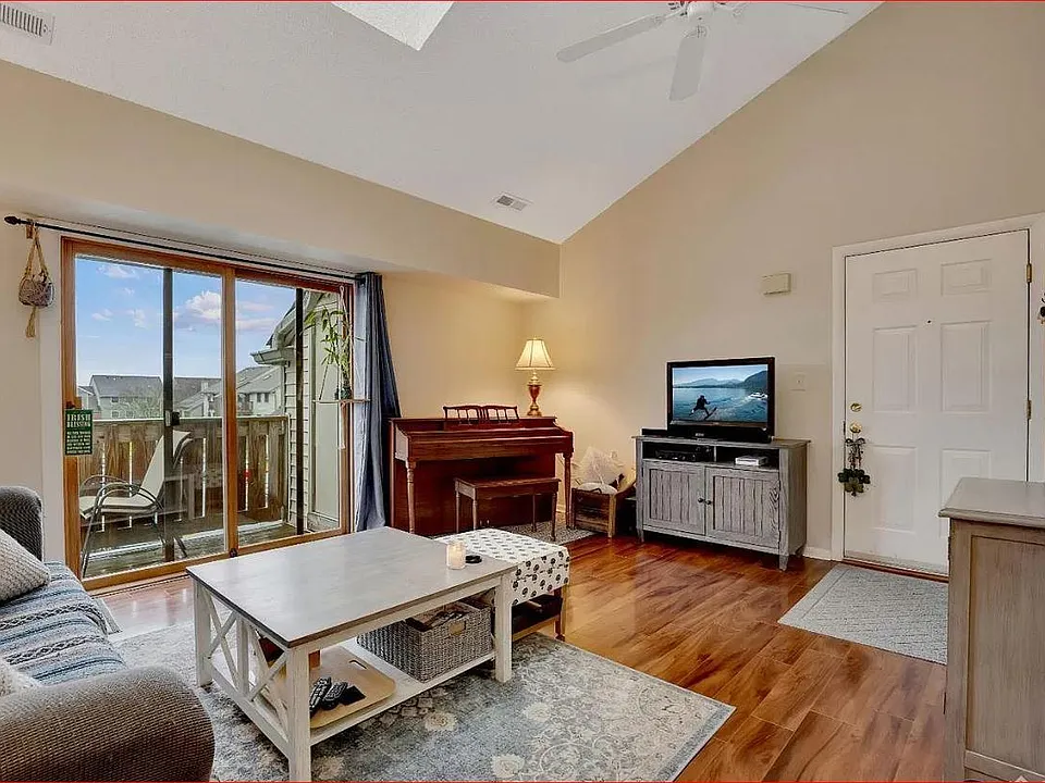 5309 Ravens Crest Dr