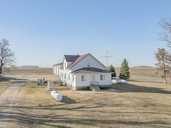 3rd image of 2465 380th St