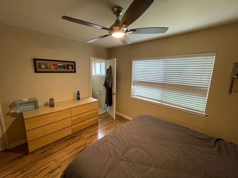 902 Gregory Pl — Photo 8