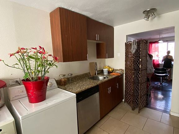 4th image of 354 S Stuart St #9397387