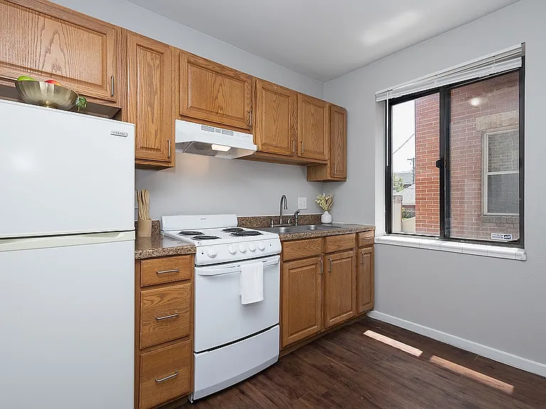 Crown Apartments — Photo 31