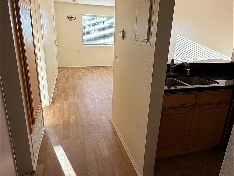 College Ave Apts. — Photo 11