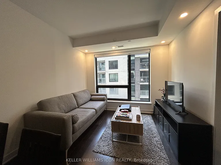 340 Queen St #810 — Photo 6