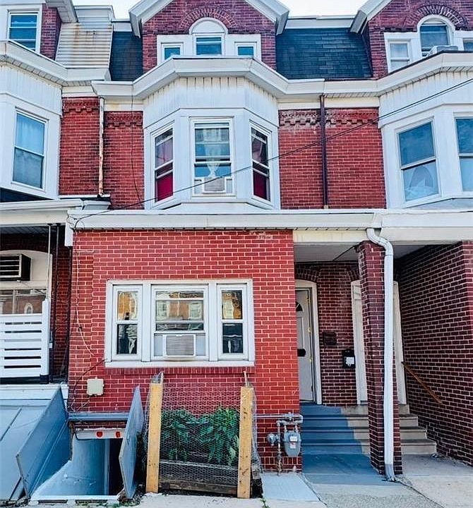 1st image of 824 1/2 N 5th St