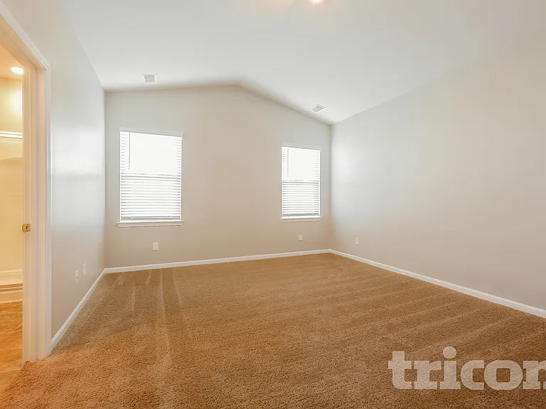 250 Fenwick Dr — Photo 7