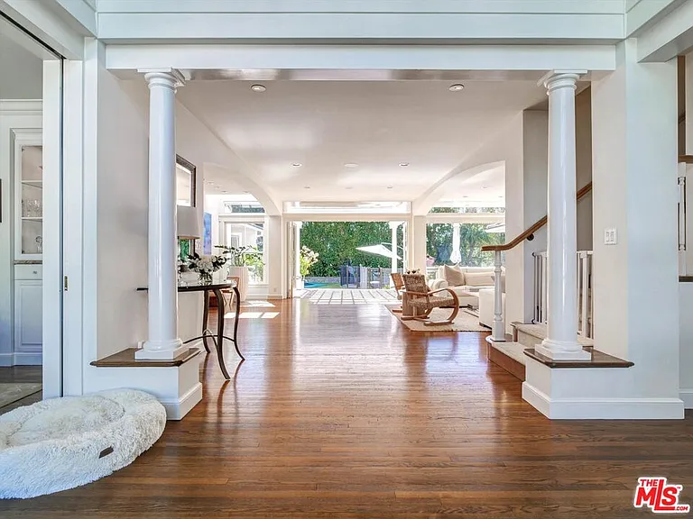 1056 Corsica Dr — Photo 10