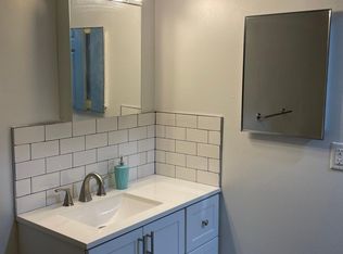 115 W 11th St #202, Dubuque, IA 52001