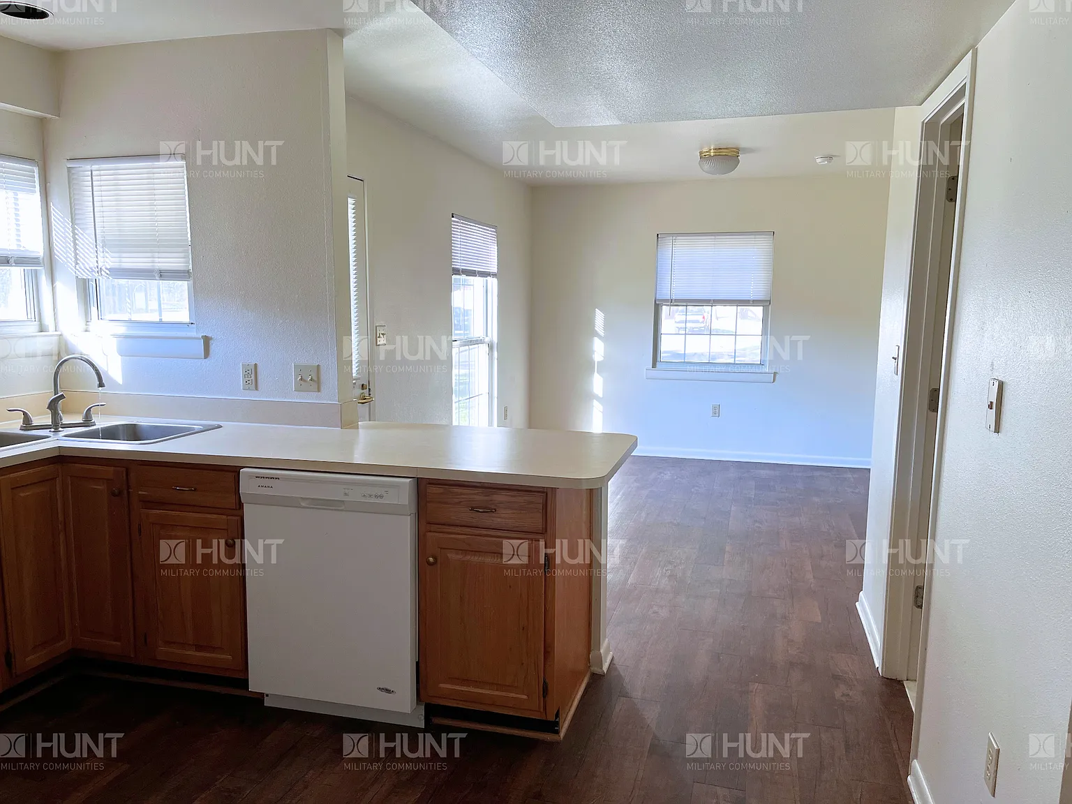 3 bed, 2.5 bath, 1630 sqft, $2,268 — Photo 3