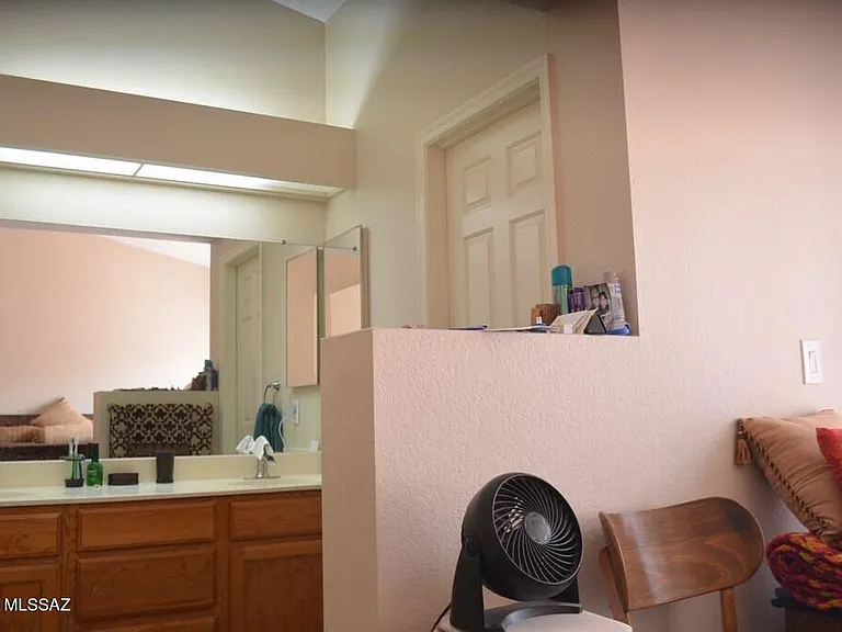 5461 N Waterfield Dr — Photo 12