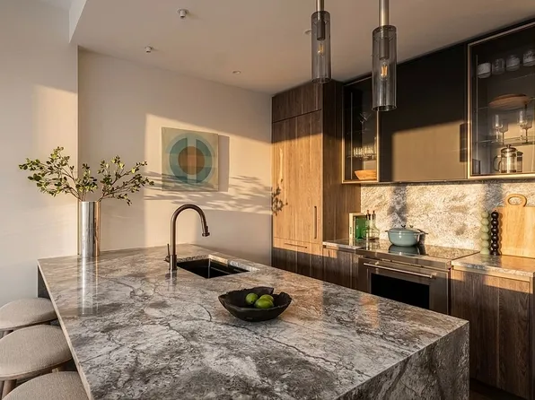 350 E 18th St #6C, New York, NY 10003