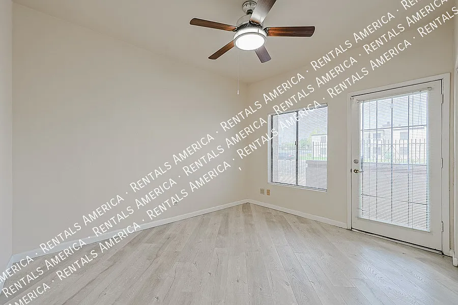 Move In Ready 2 Bedroom — Photo 3