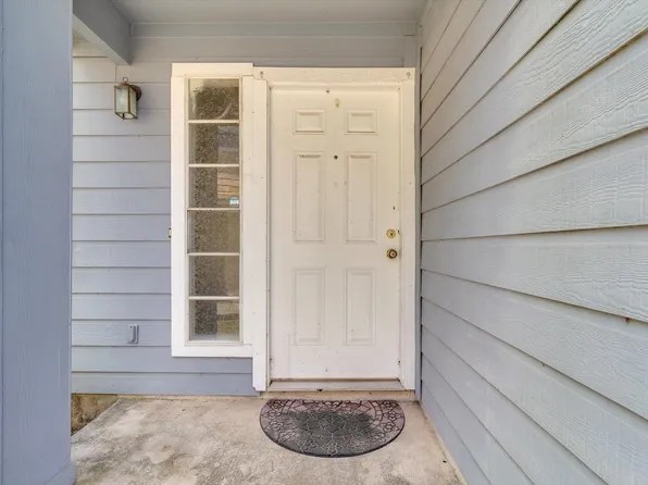 885 Sagewood Trl, San Marcos, TX 78666