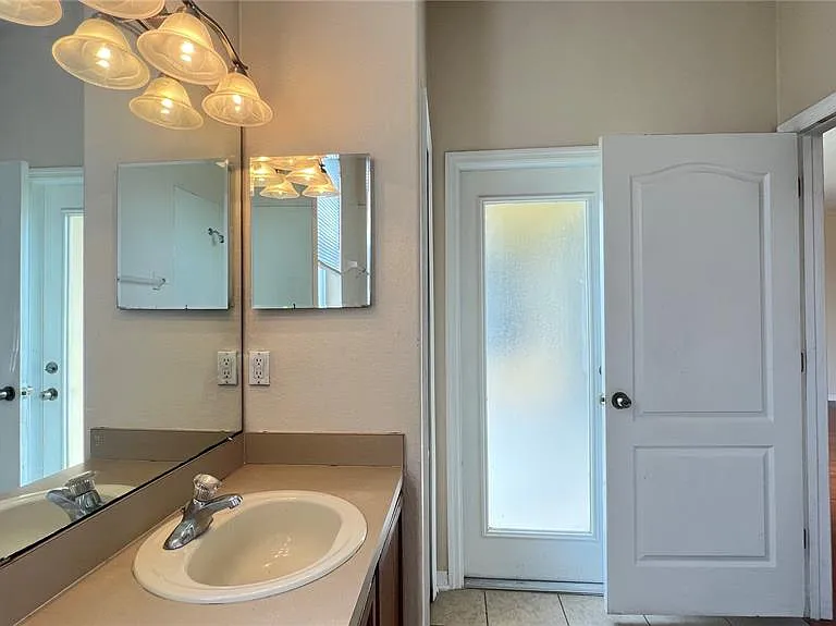 806 Lost Grove Cir — Photo 29