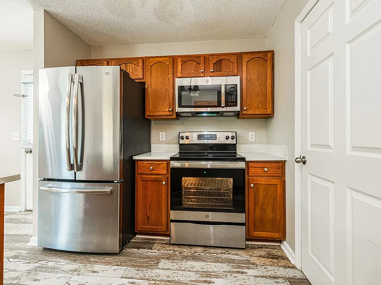 808 Hepplewhite Ct — Photo 5