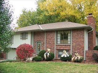1st image of 610 W Stonecrest Cir