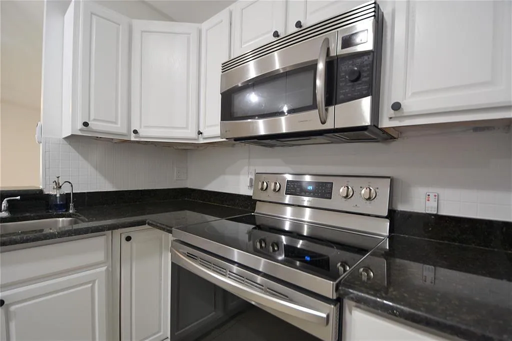 3 bed, 2.0 bath, 1160 sqft, $3,000 — Photo 4