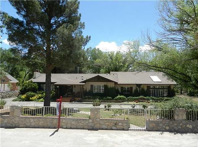 1st image of 810 Fairway Cir