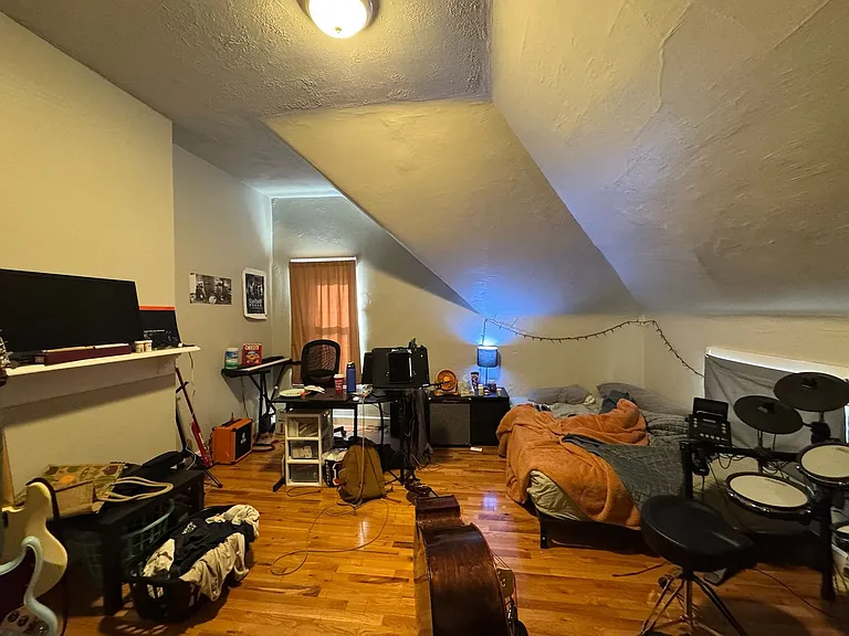 26 Conklin Apts — Photo 14