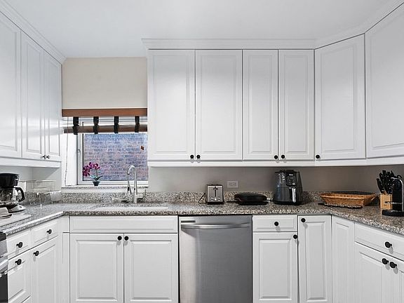 5th image of 188 E 76th St APT 7B