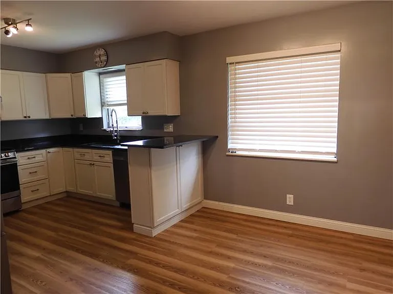 303 Birchwood Dr — Photo 13