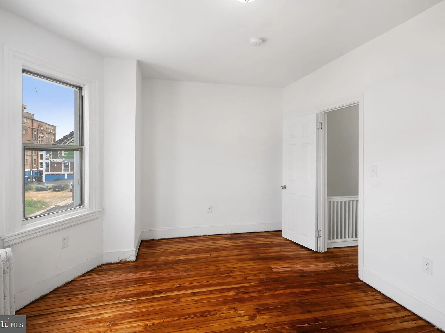 3 bed, 1.0 bath, 992 sqft, $1,275 — Photo 4