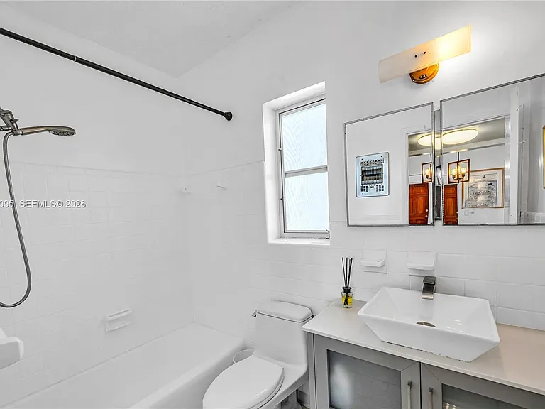 3721 NE 170th St #2 — Photo 8