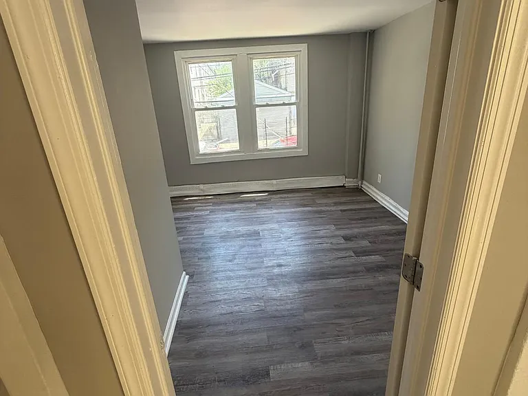 186 N 12th St #1B — Photo 7