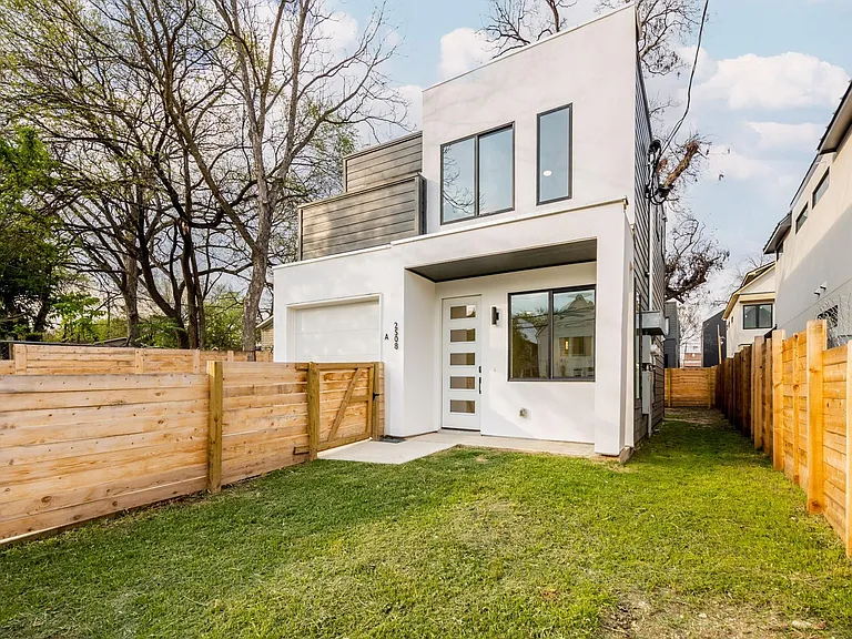 2508 E 4th St #A — Photo 3