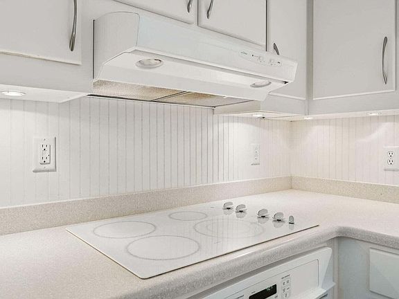 3rd image of 4725 Bay Point Rd #166