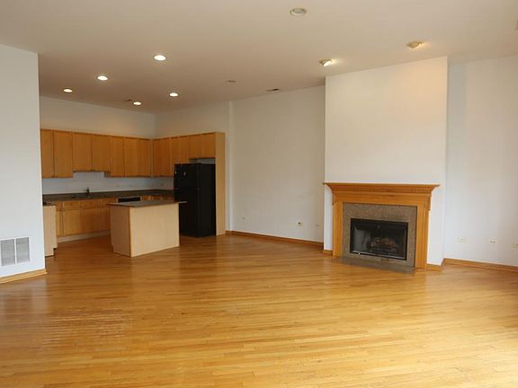 3rd image of 2537 N Southport Ave #2NM