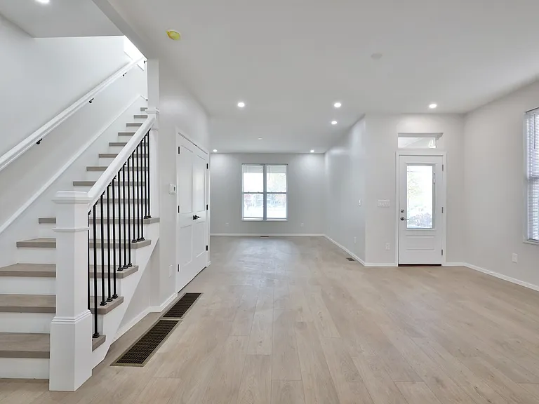 108 Hawkes Ave — Photo 7