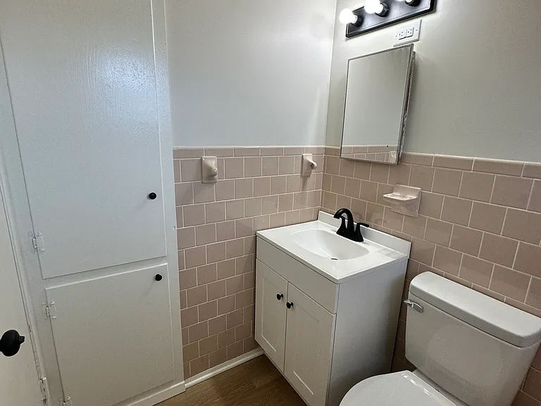 233 Robin Hood Trl — Photo 17