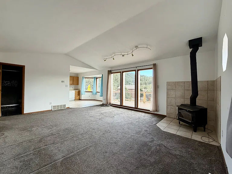 73 Sunlight Ln — Photo 4