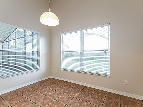 5th image of 502 Valencia Place Cir