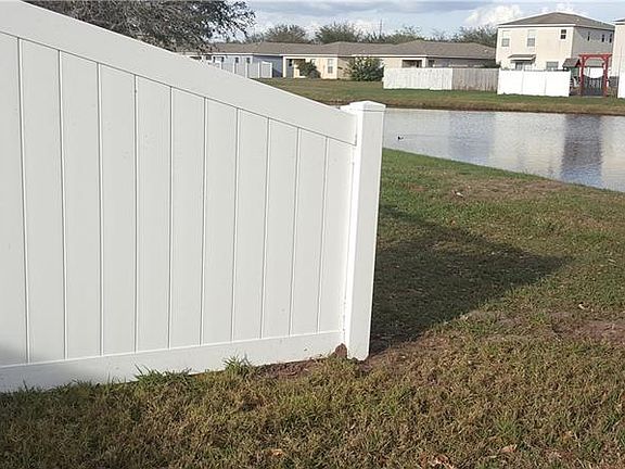 5th image of 7957 Carriage Pointe Dr
