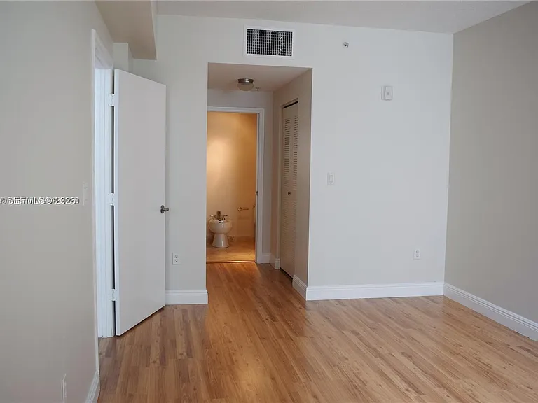 3339 Virginia St #207 — Photo 6