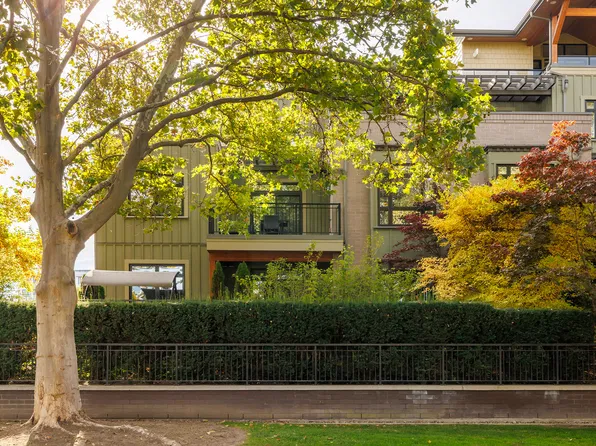 2901 Abbott St Unit 103, Kelowna, BC V1Y 1G7