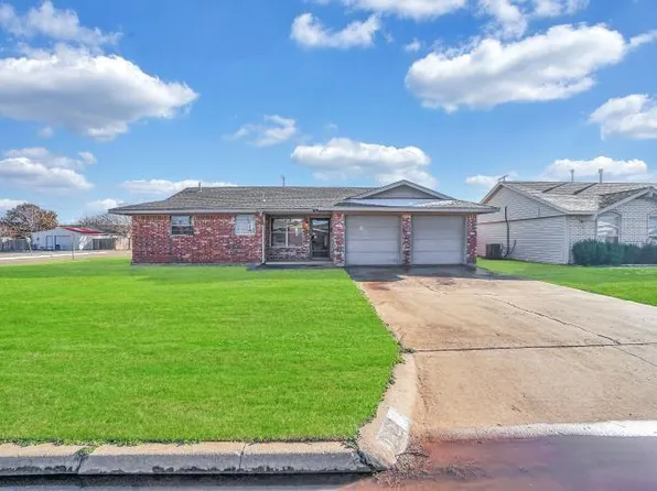 932 Hazel St, Altus, OK 73521