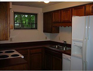 4th image of 917 White Oak Dr
