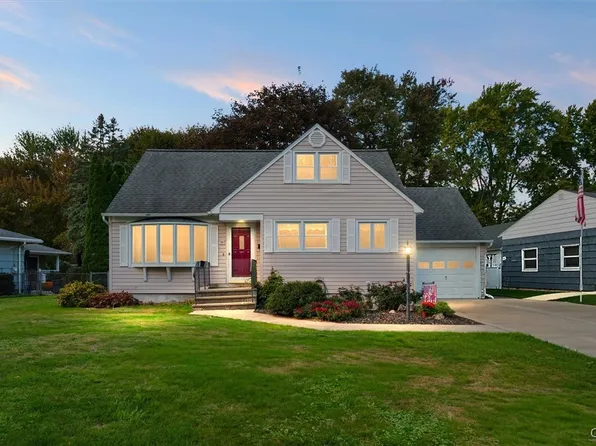 16 Bellewood Cir, North Syracuse, NY 13212