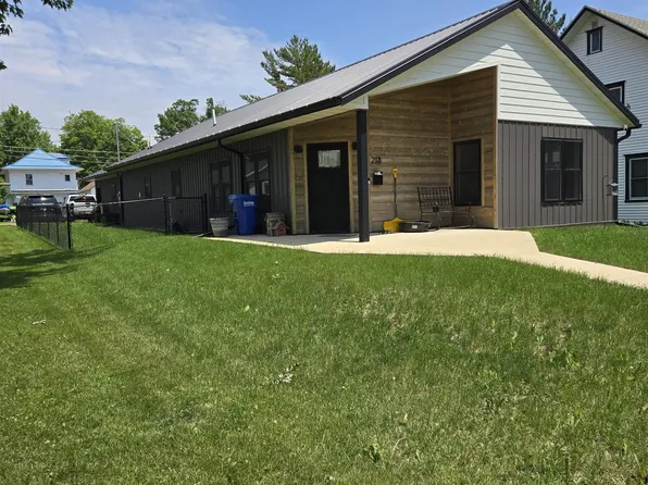 218 5th Ave E, Cresco, IA 52136