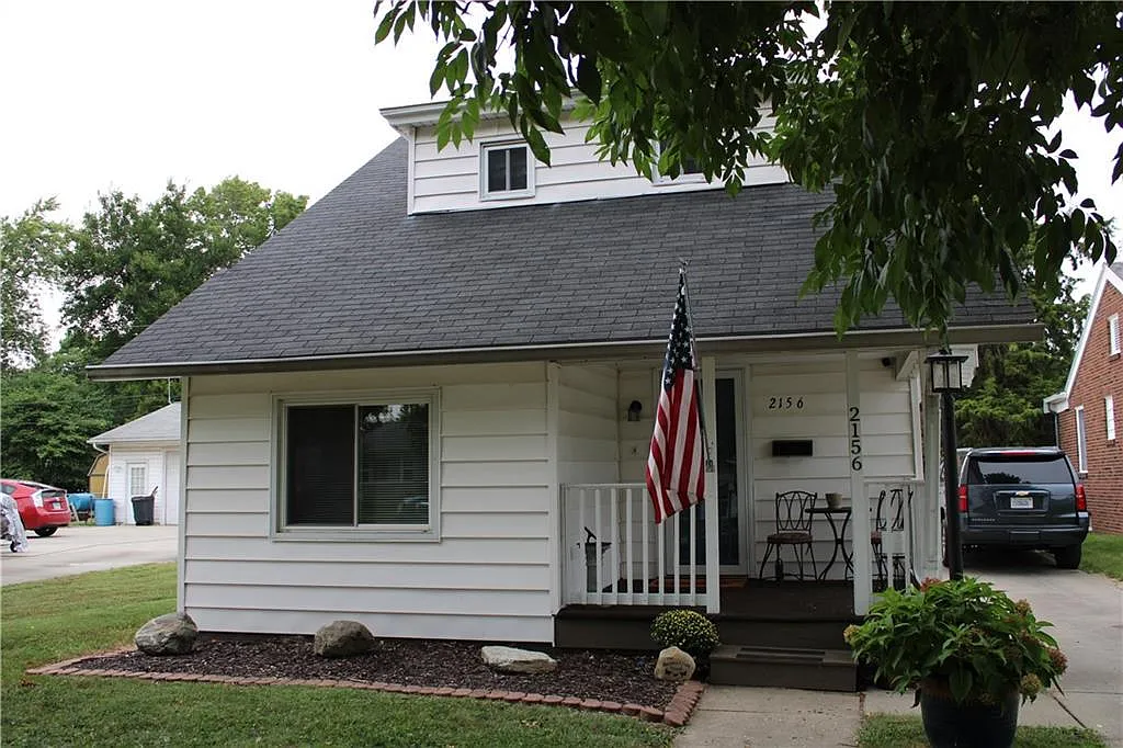2156 E Hendrix St photo 1