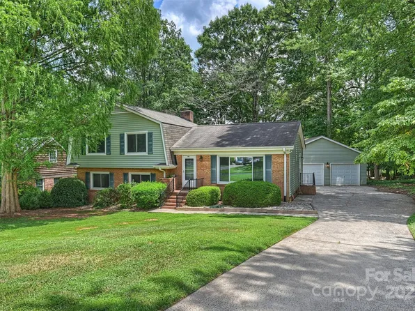 302 Wilcrest Dr, Matthews, NC 28105