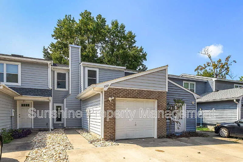 2305 Merl Cir