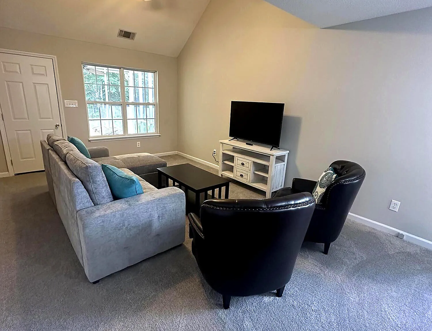 3 bed, 2.0 bath, 1472 sqft, $2,000 — Photo 4