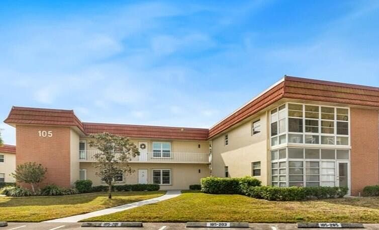 105 Springlake Court #207