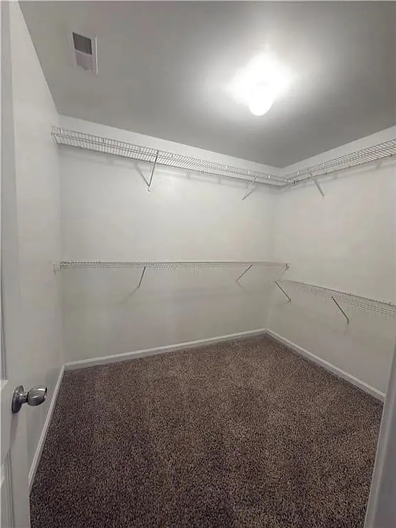 Room in 4 Bedroom Home in Snellville — Photo 3