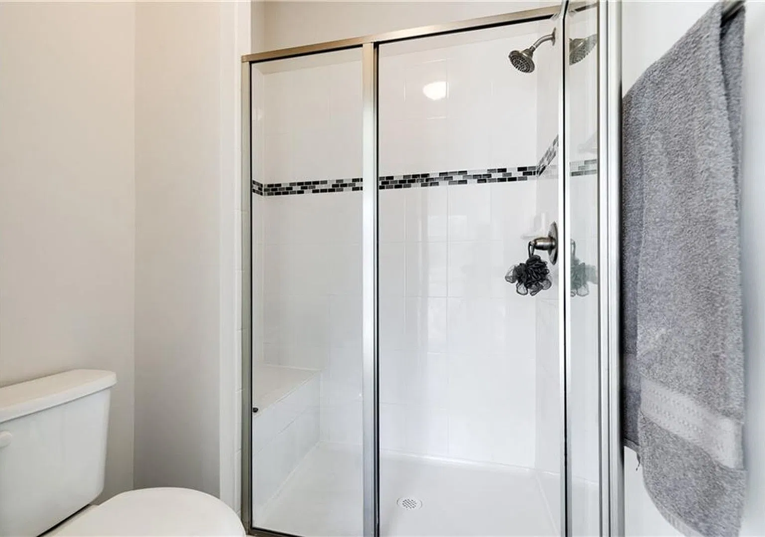 END Unit Townhome ! — Photo 4